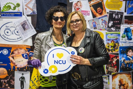 Absolwenckie potupaje na UMK [fot. Szymon Zdziebło]